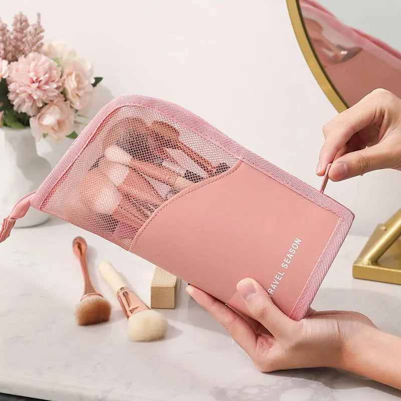 Trousse De Maquillage Et De Toilette Voyage Paisible