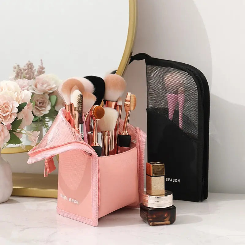 Trousse De Maquillage Et De Toilette Voyage Paisible