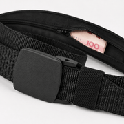 Ceinture cache-billets voyage noir mise en scène