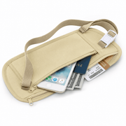Pochette invisible de voyage beige mise en scène