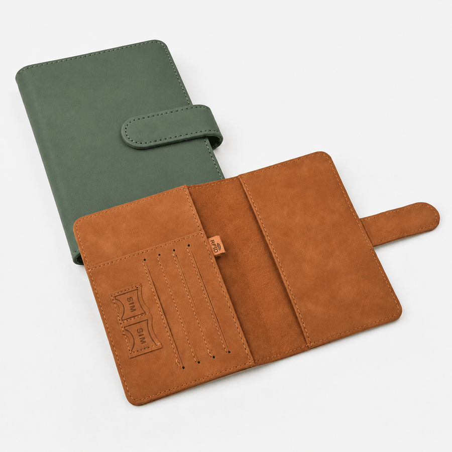 Porte-passeport cuir PU avec porte-cartes mise en scene