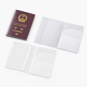 Protège-passeport transparent PVC mise en scène 2