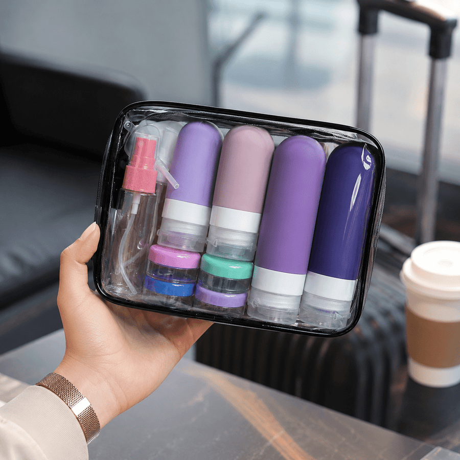 Set flacons voyage avec pochette mise en scene 3