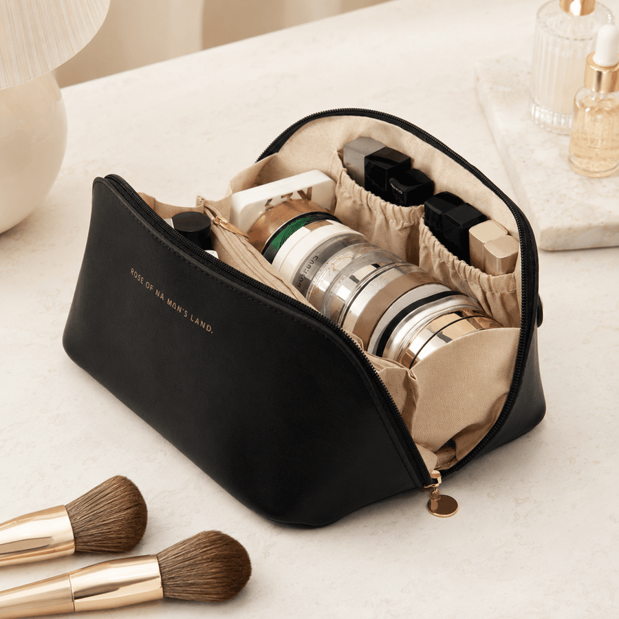 Trousse de toilette femme mise en scene 2